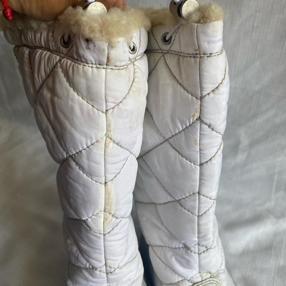 UGG Australia white snow boots 5184 sz 10 - Picture 4 of 11